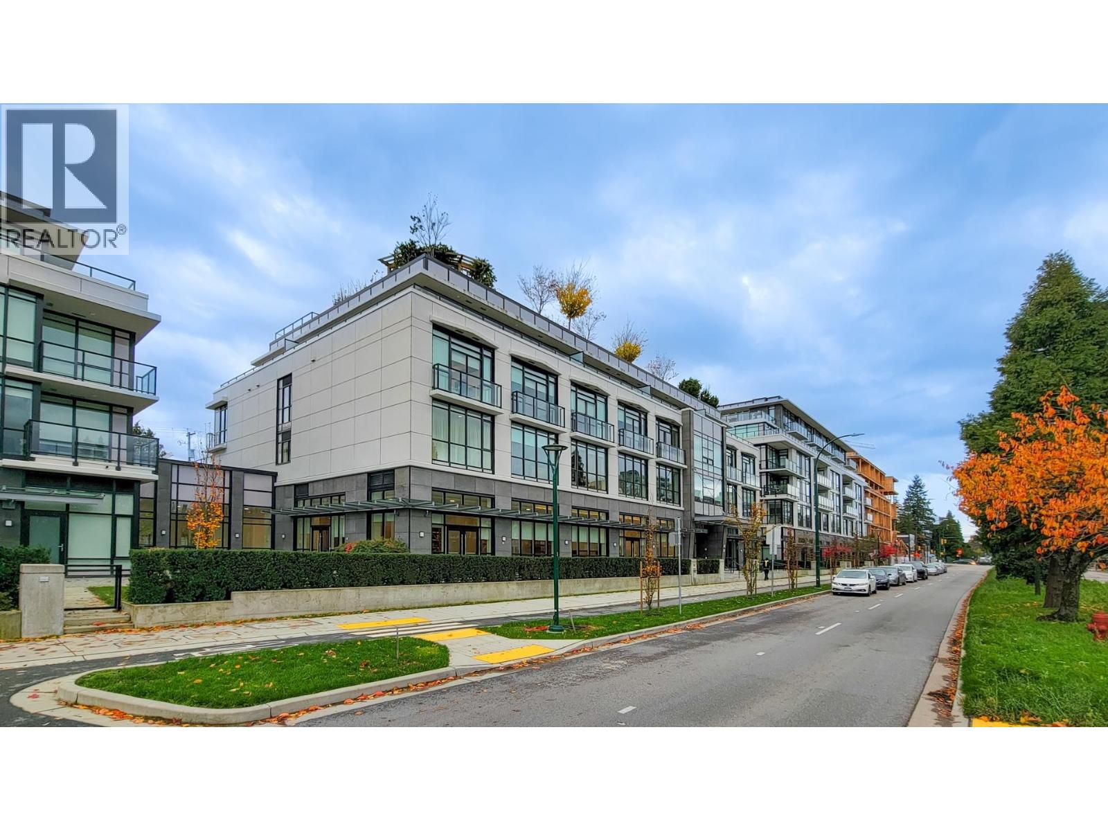 671 438 KING EDWARD Avenue - photo 2