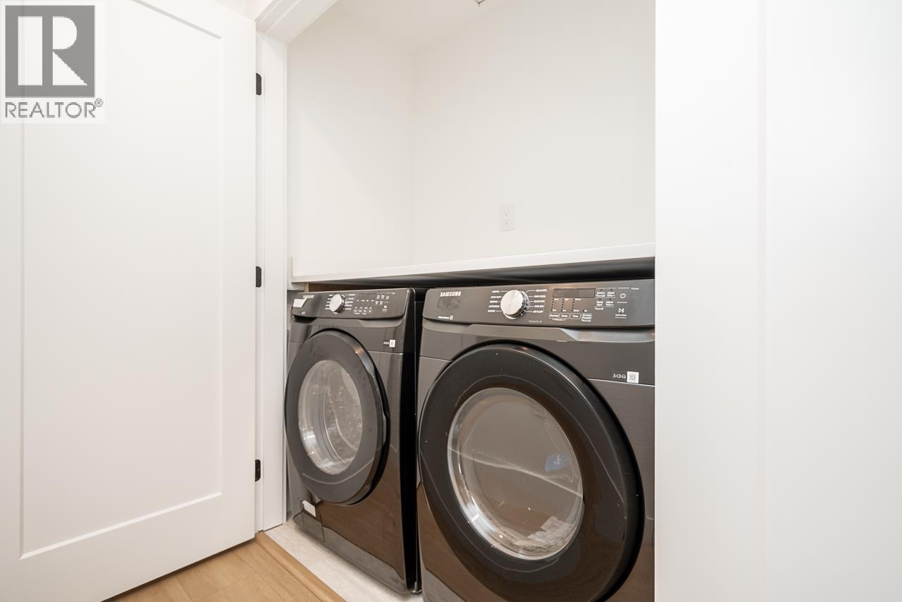 2 128 N GROSVENOR AVENUE, Burnaby