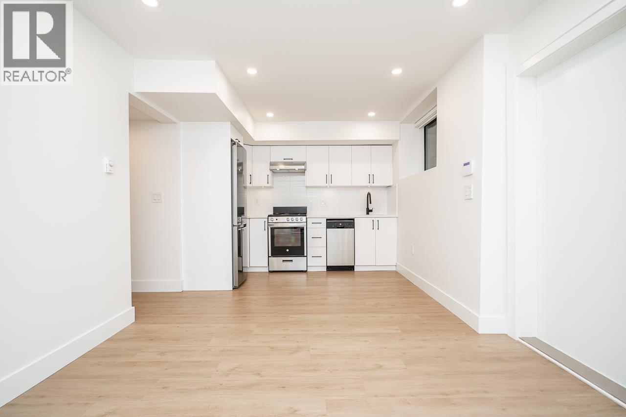 2 128 N GROSVENOR AVENUE, Burnaby