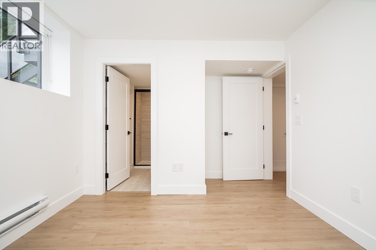 2 128 N GROSVENOR AVENUE, Burnaby