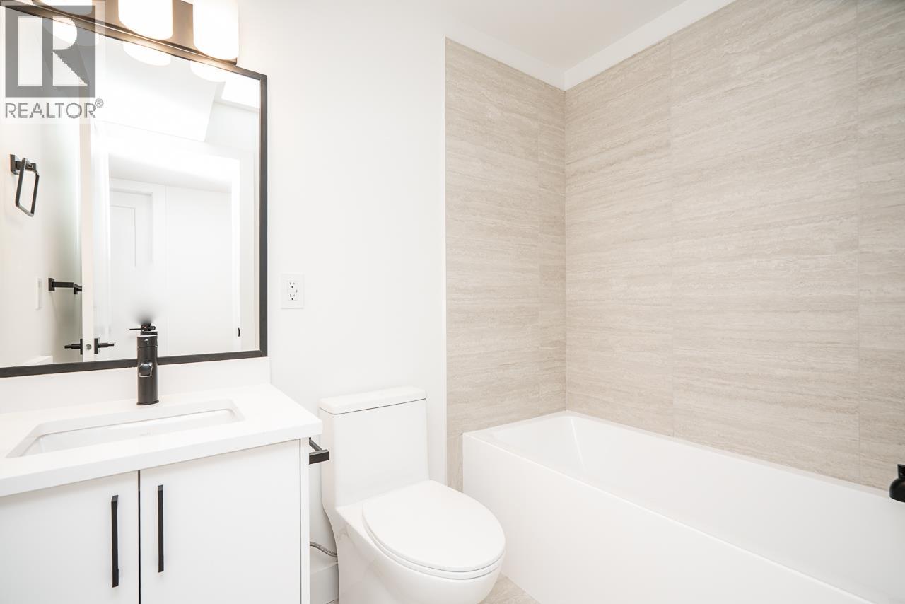 2 128 N GROSVENOR AVENUE, Burnaby