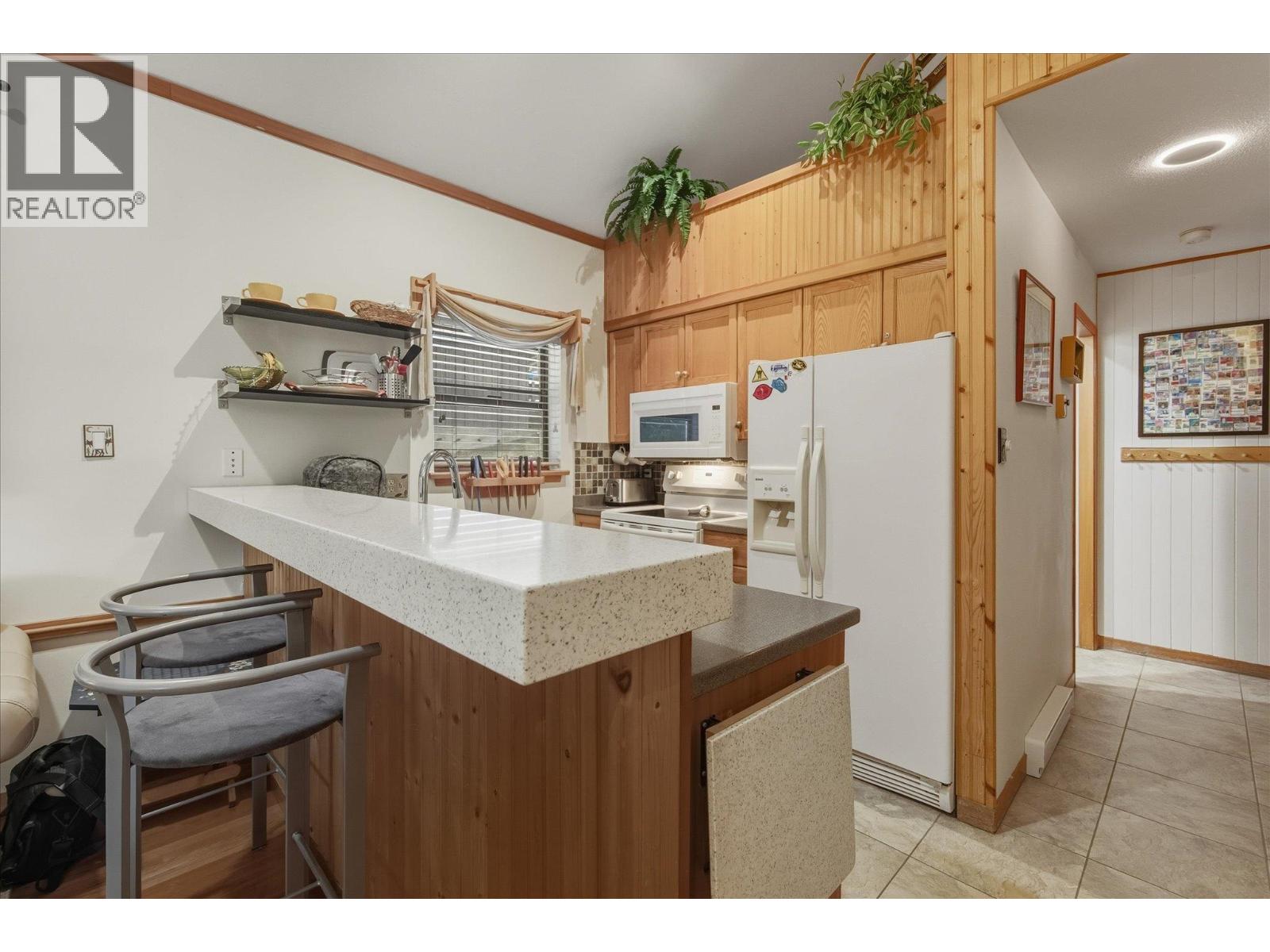 202 3050 HILLCREST DRIVE, Whistler