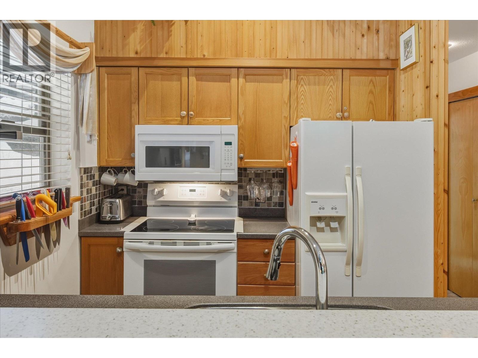 202 3050 HILLCREST DRIVE, Whistler