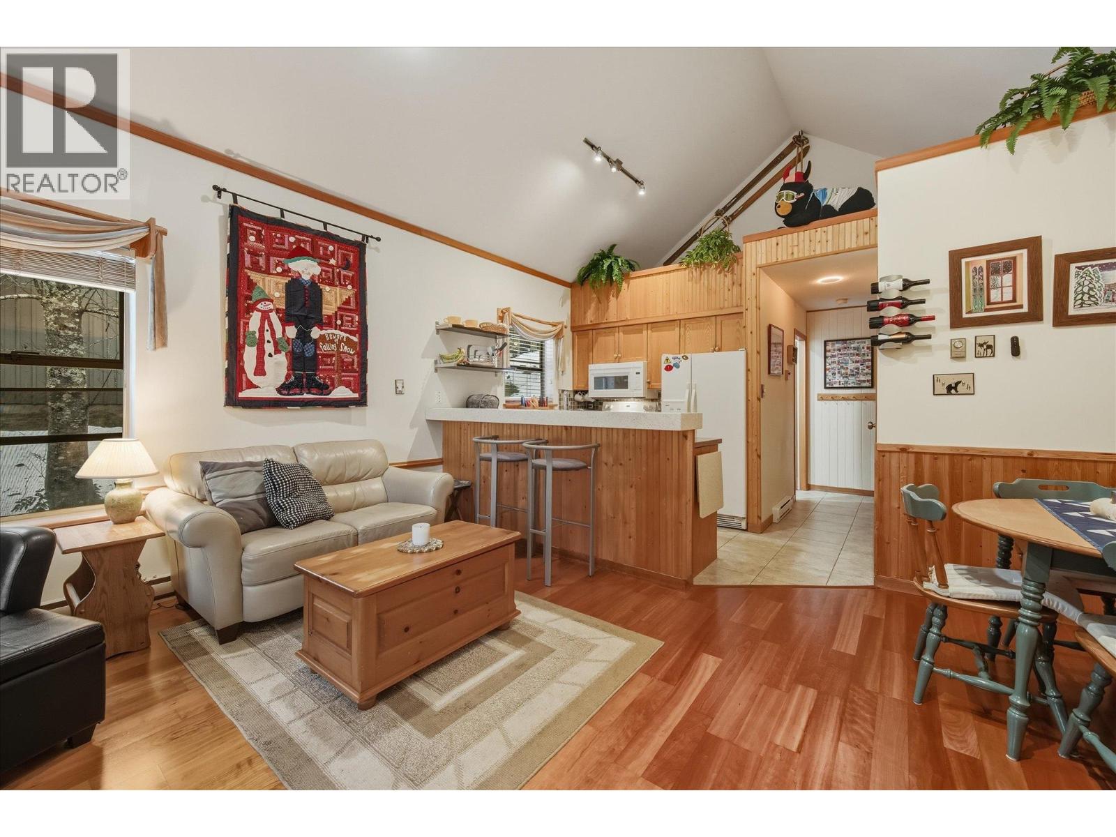 202 3050 HILLCREST DRIVE, Whistler