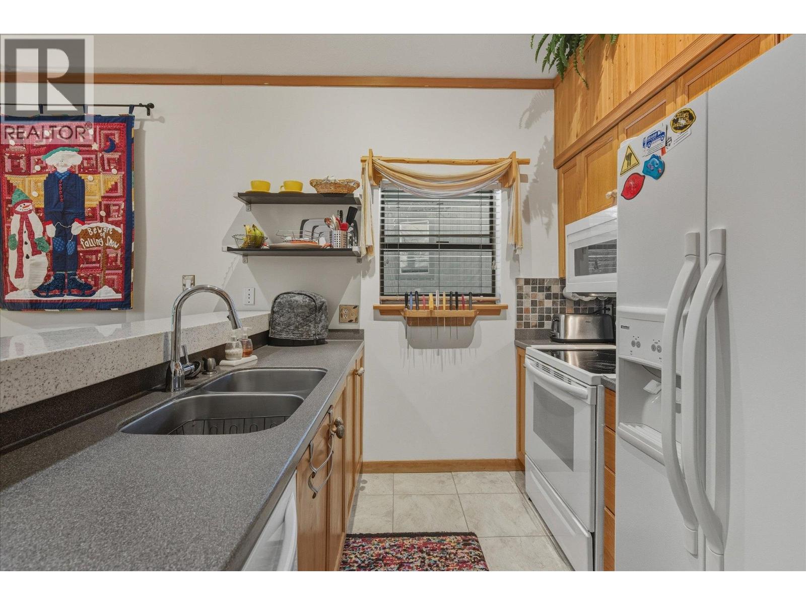 202 3050 HILLCREST DRIVE, Whistler