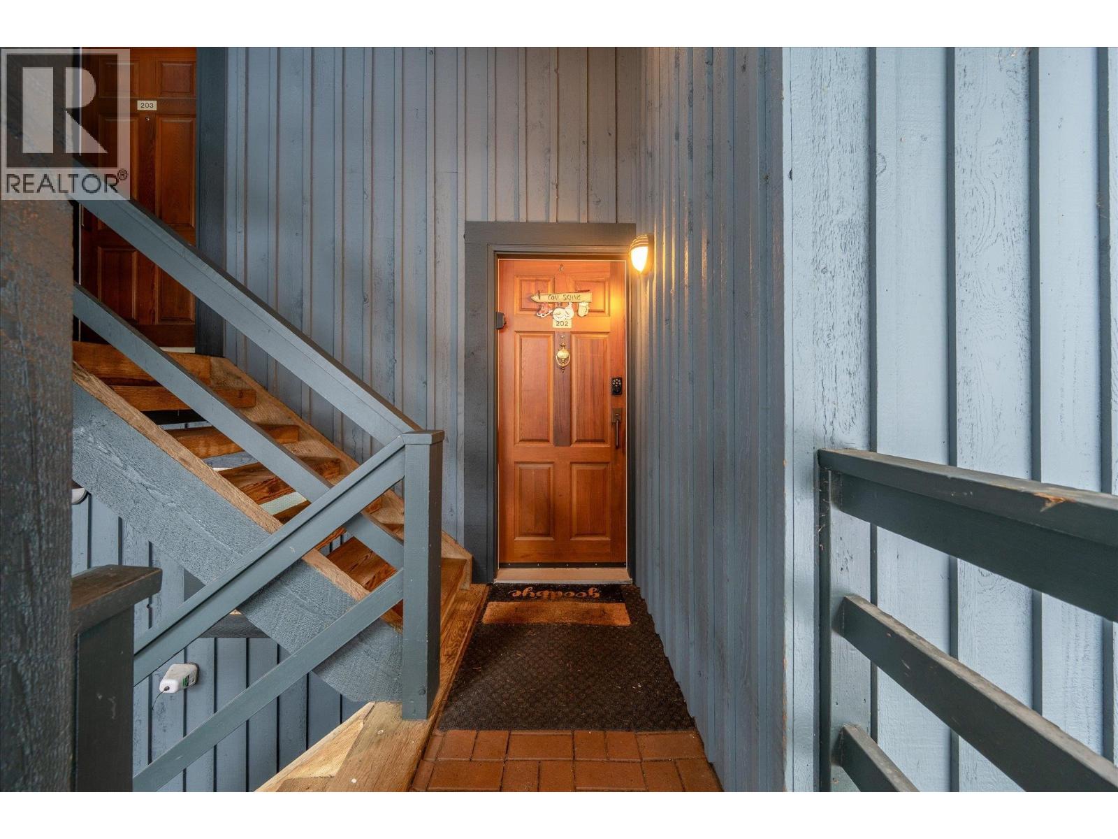 202 3050 HILLCREST DRIVE, Whistler