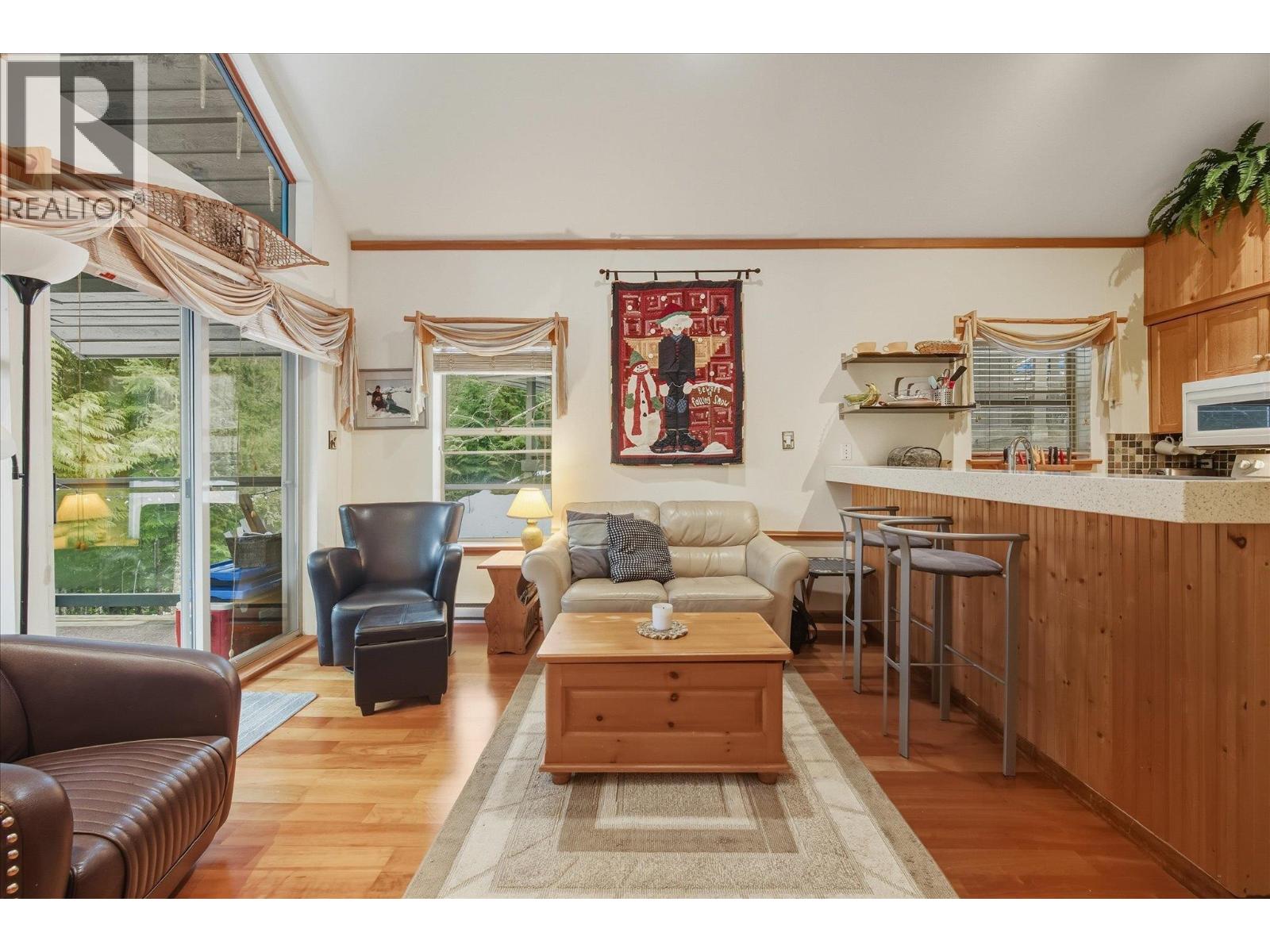 202 3050 HILLCREST DRIVE, Whistler