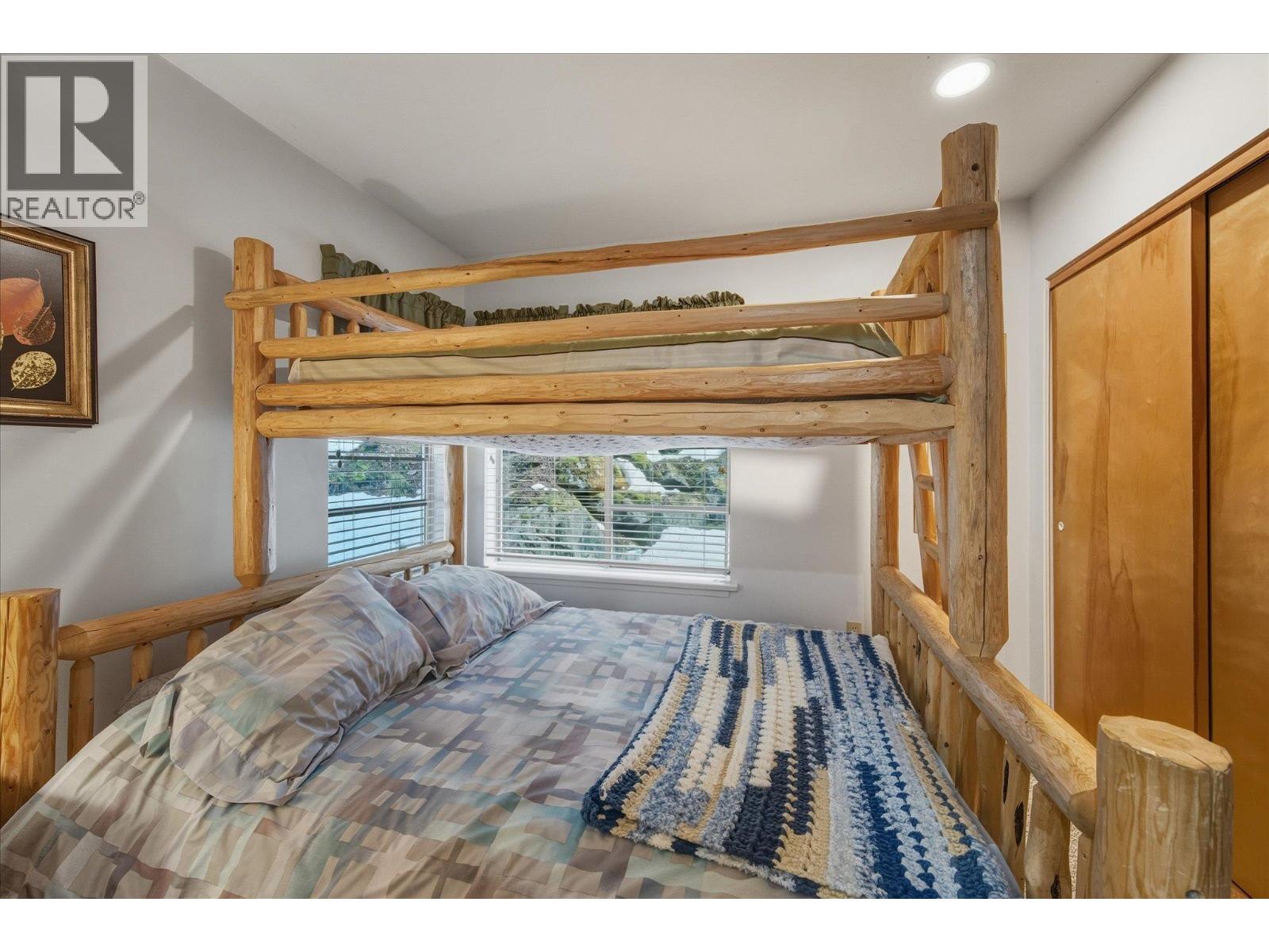 202 3050 HILLCREST DRIVE, Whistler