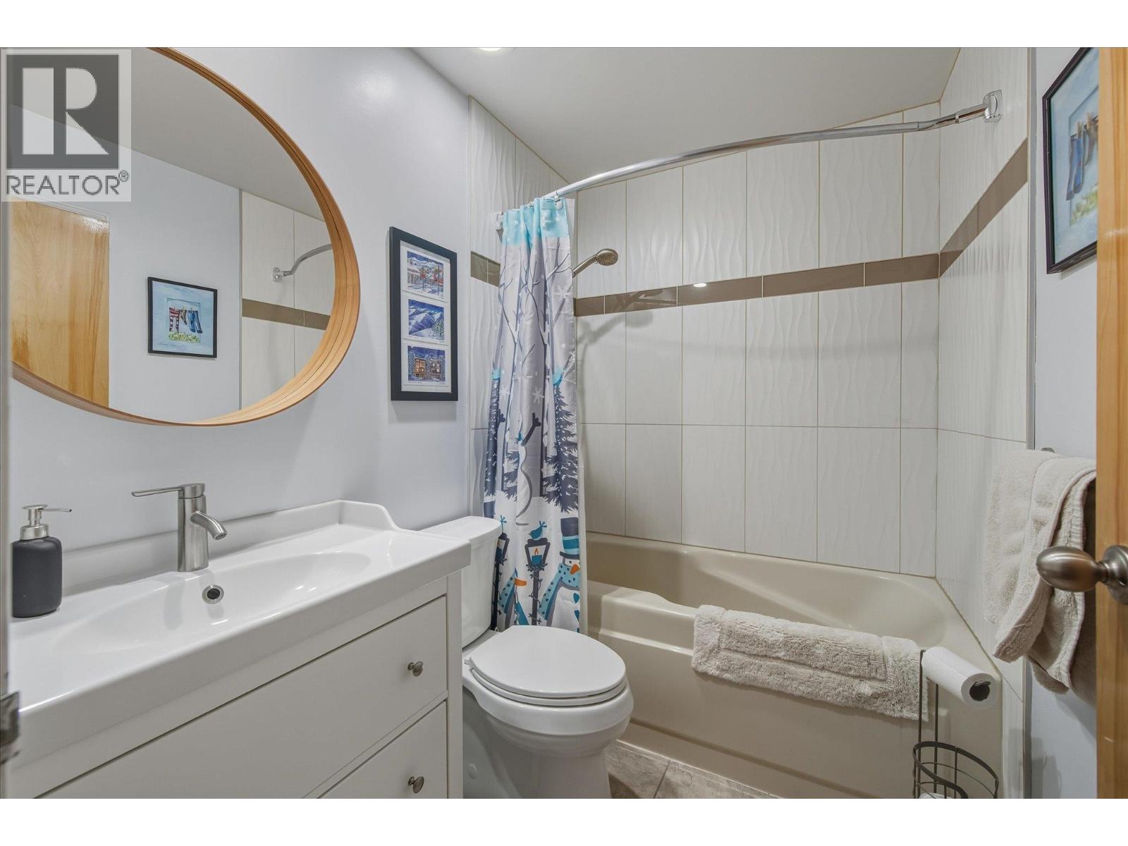 202 3050 HILLCREST DRIVE, Whistler