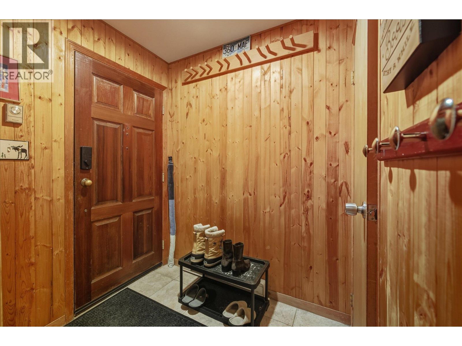 202 3050 HILLCREST DRIVE, Whistler