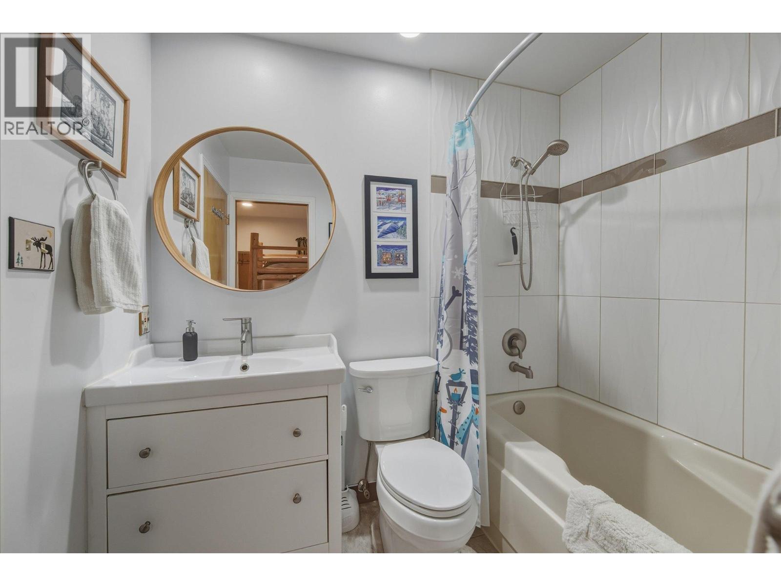 202 3050 HILLCREST DRIVE, Whistler