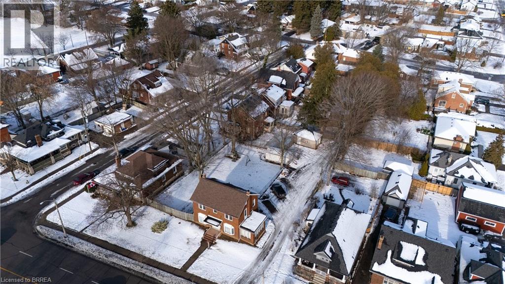 688 COLBORNE photo 4