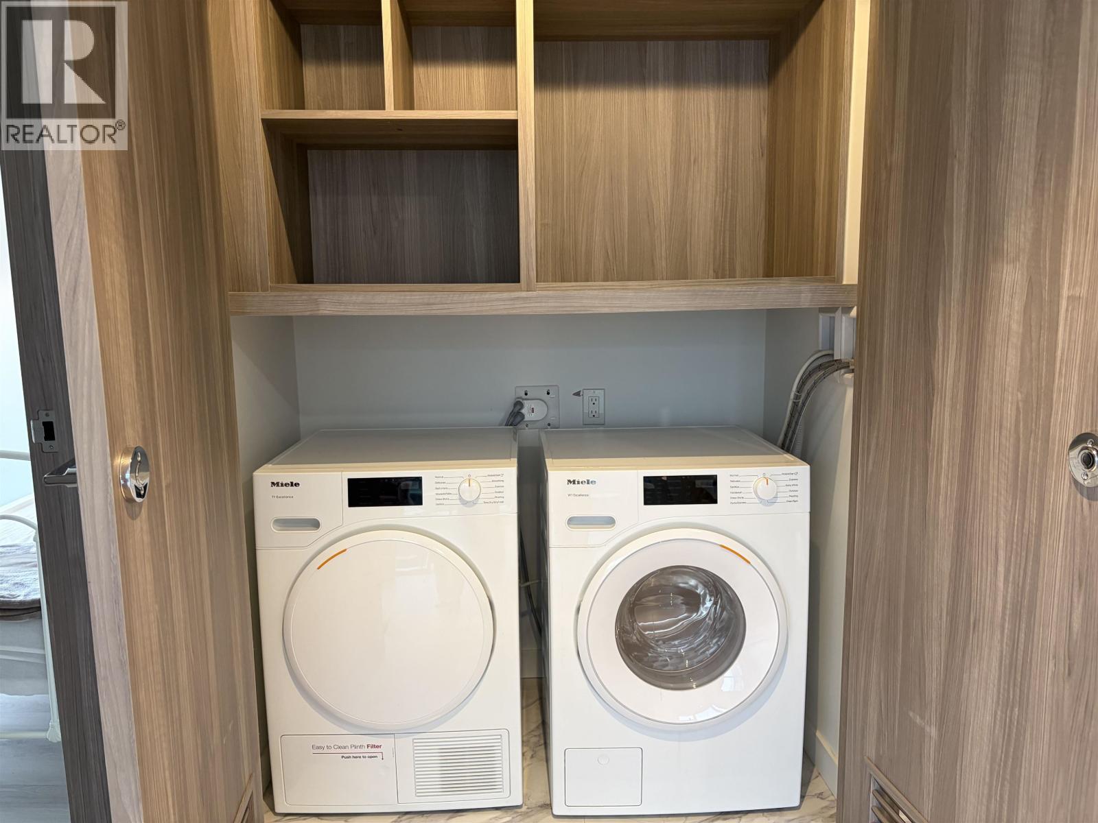 #1385-8608 HAZELBRIDGE Way, Richmond