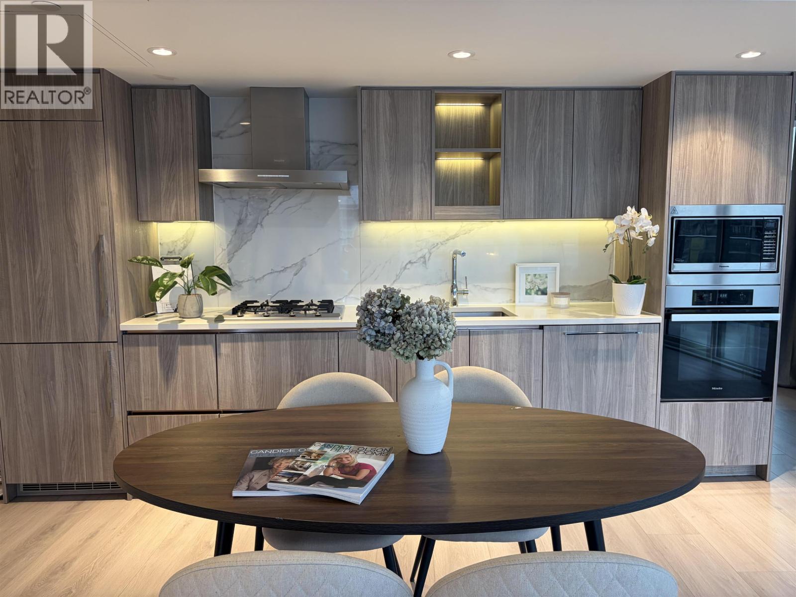 #1385-8608 HAZELBRIDGE Way, Richmond