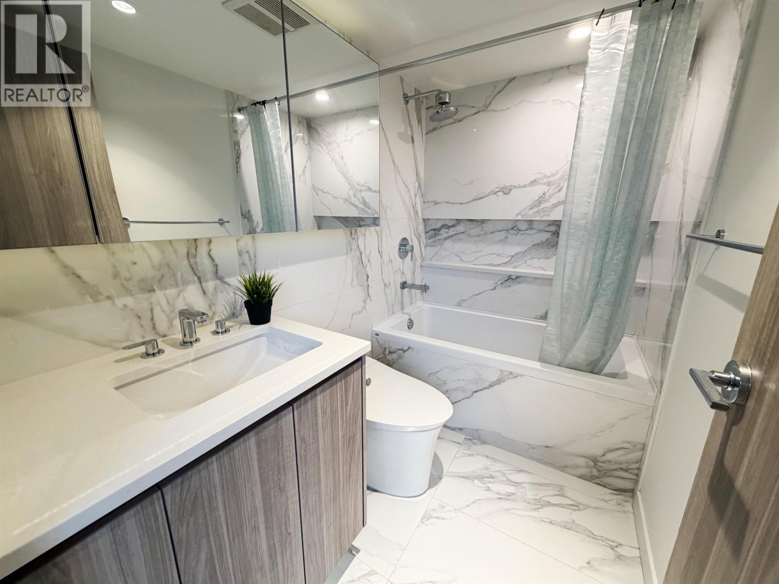 #1385-8608 HAZELBRIDGE Way, Richmond