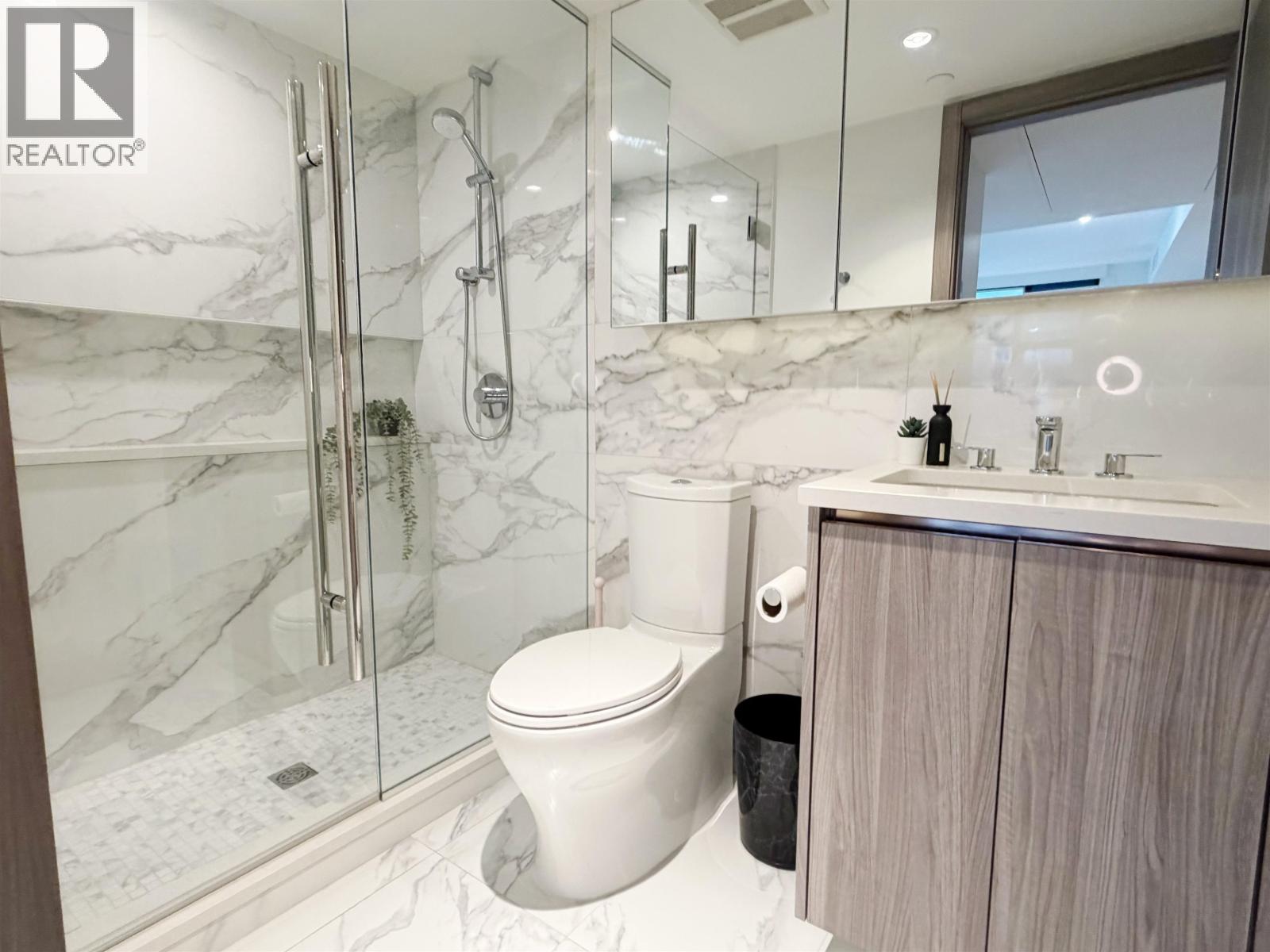 #1385-8608 HAZELBRIDGE Way, Richmond