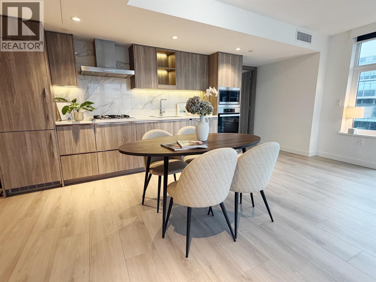 #1385-8608 HAZELBRIDGE Way, Richmond