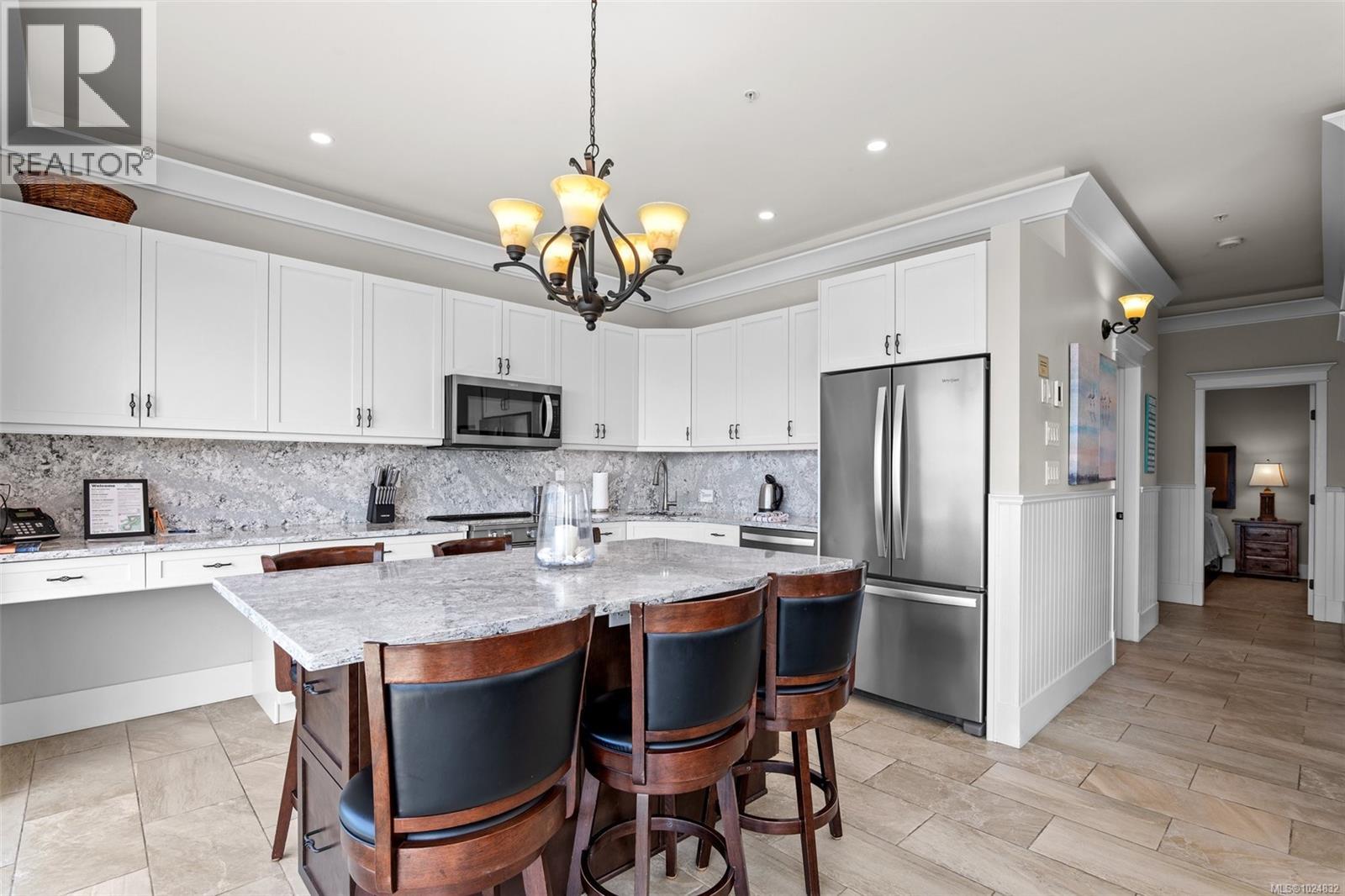 13B 1000 Sookepoint Pl, Sooke