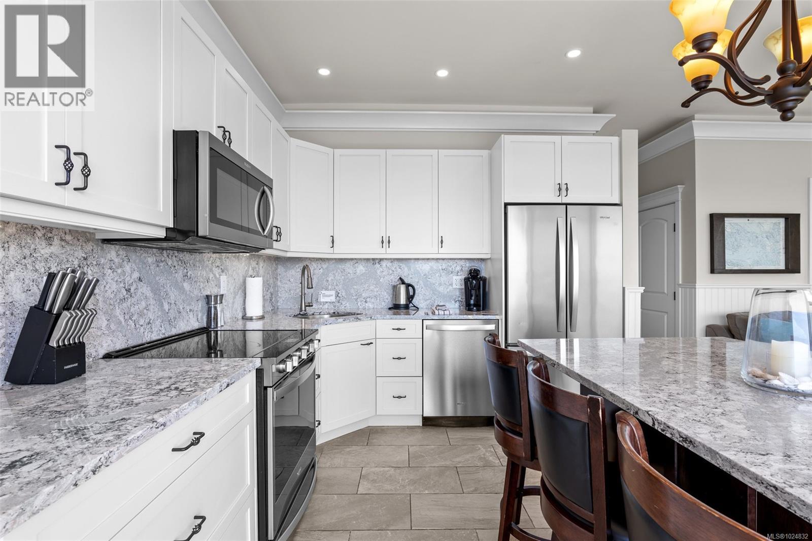 13B 1000 Sookepoint Pl, Sooke