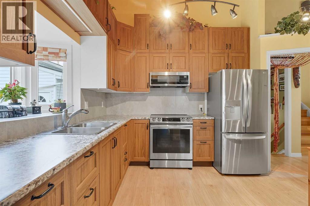 Single Family House 4 Level for Sale in  Braemar Place SW Braeside Calgary 