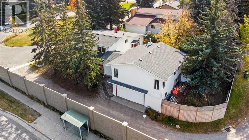 Single Family House 4 Level for Sale in  Braemar Place SW Braeside Calgary 