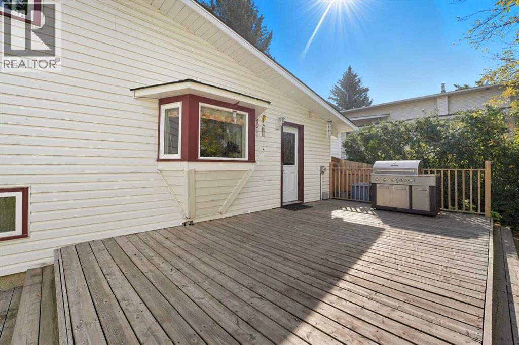 Single Family House 4 Level for Sale in  Braemar Place SW Braeside Calgary 