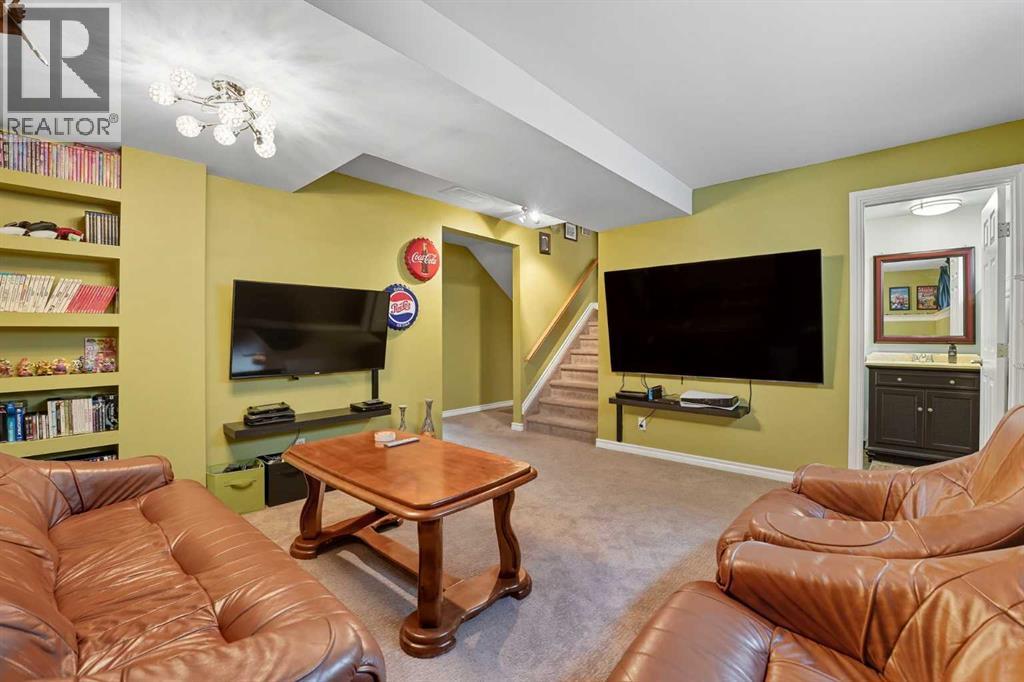 Single Family House 4 Level for Sale in  Braemar Place SW Braeside Calgary 