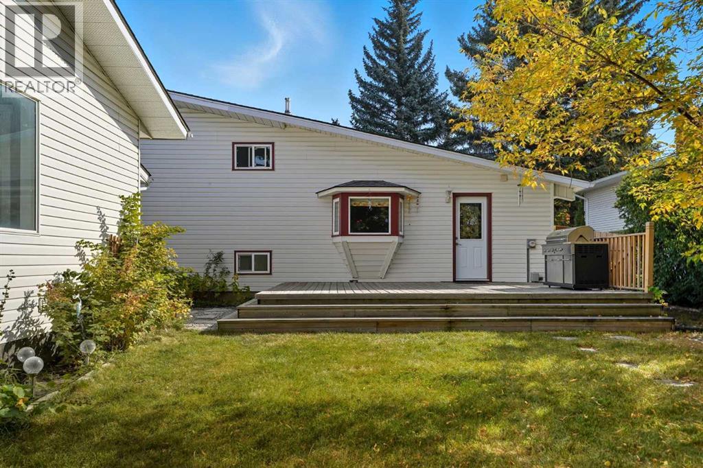 Single Family House 4 Level for Sale in  Braemar Place SW Braeside Calgary 