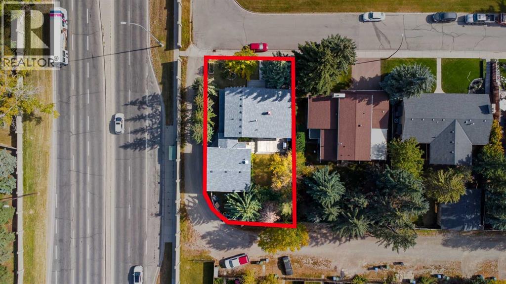 Single Family House 4 Level for Sale in  Braemar Place SW Braeside Calgary 