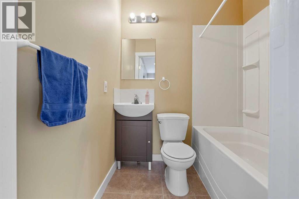 Single Family House 4 Level for Sale in  Braemar Place SW Braeside Calgary 