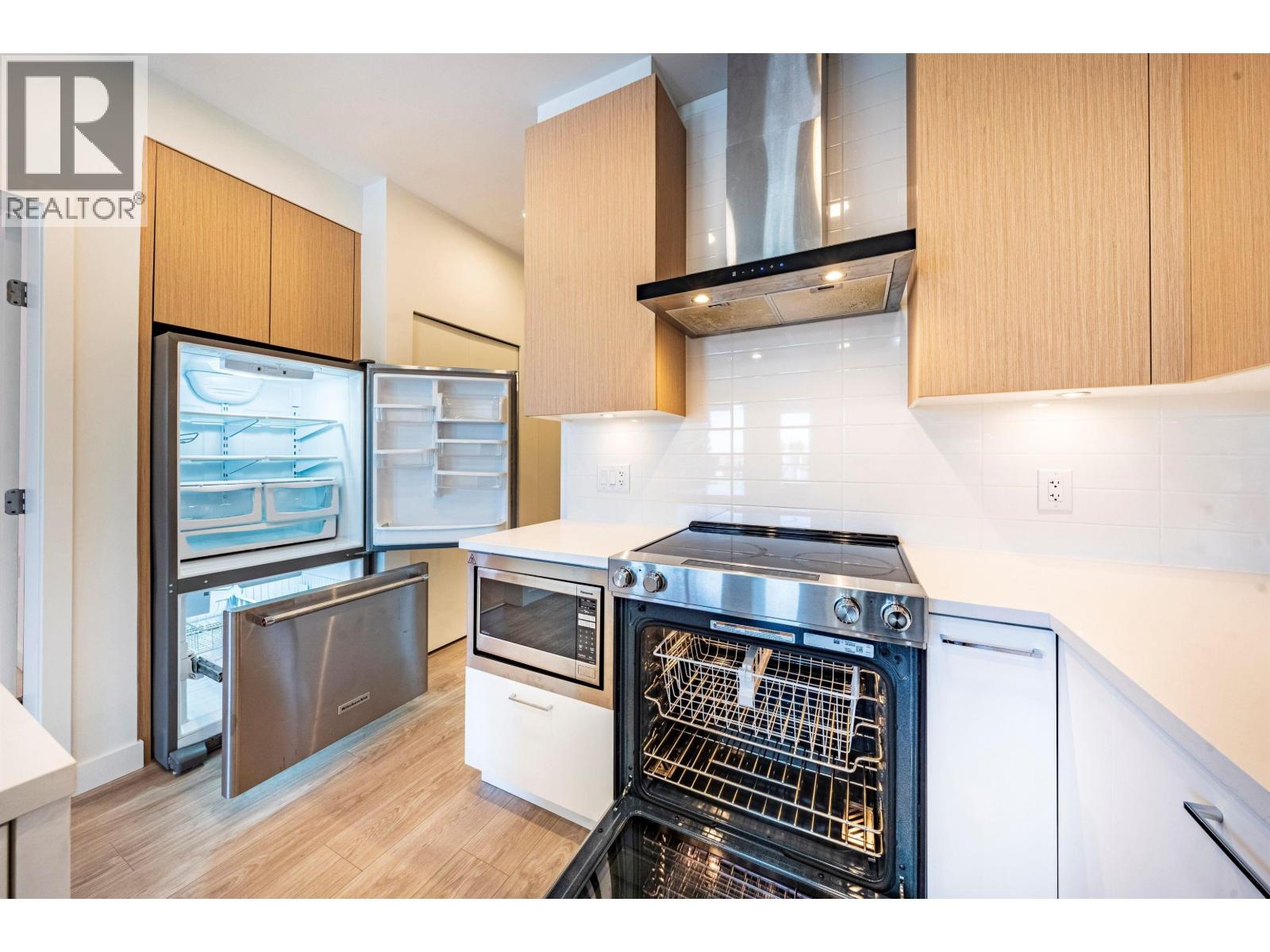 406 7599 15TH STREET, Burnaby