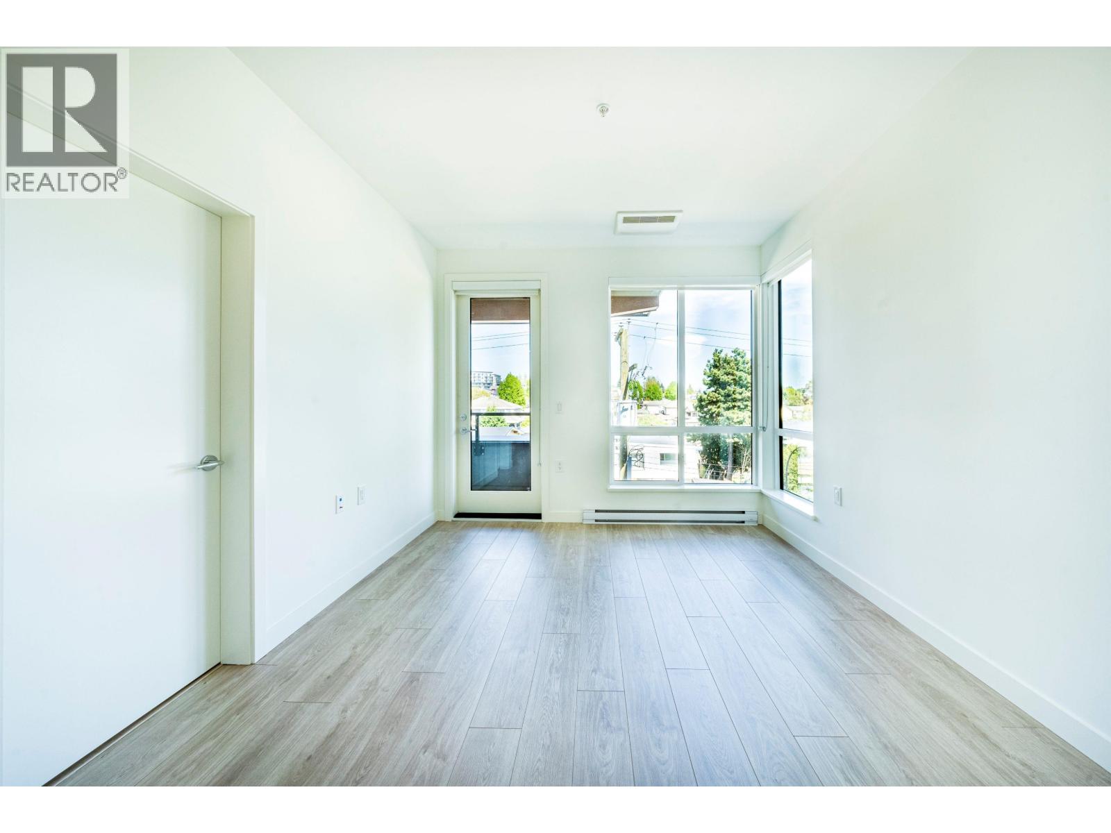 406 7599 15TH STREET, Burnaby