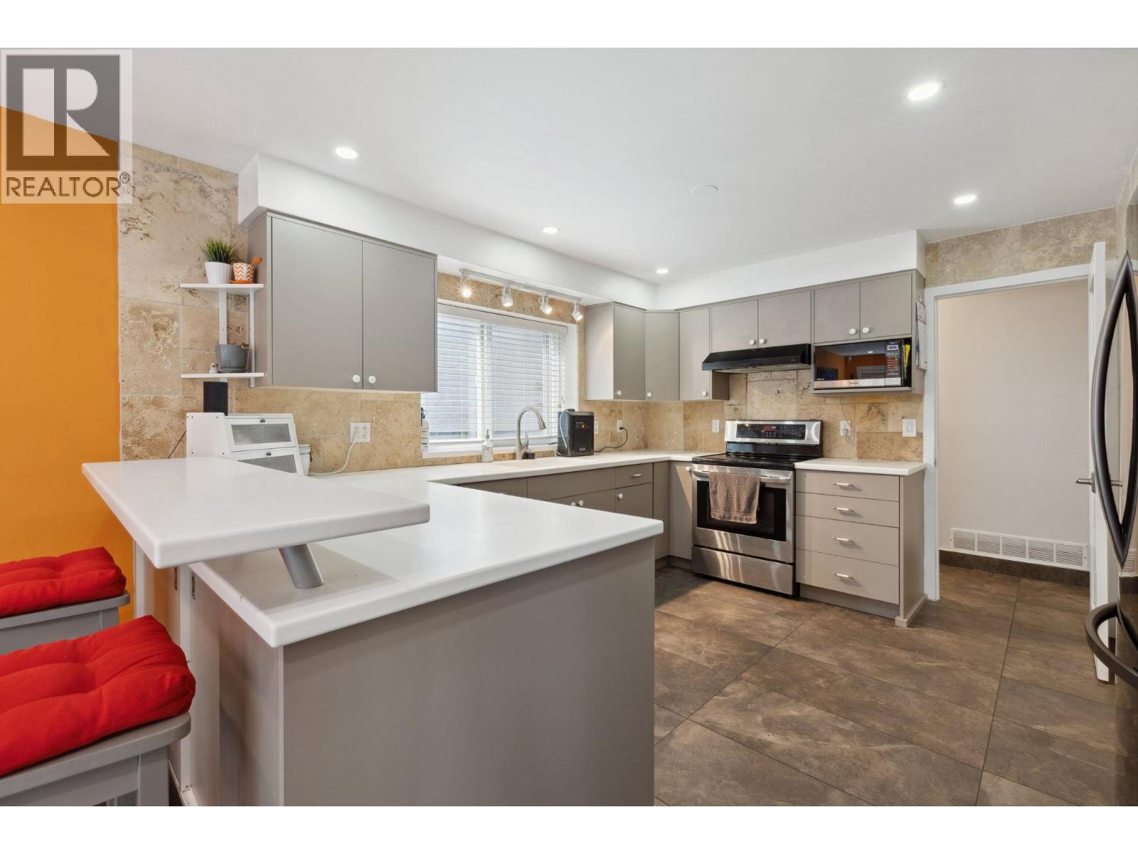 1501 OSTLER COURT, North Vancouver