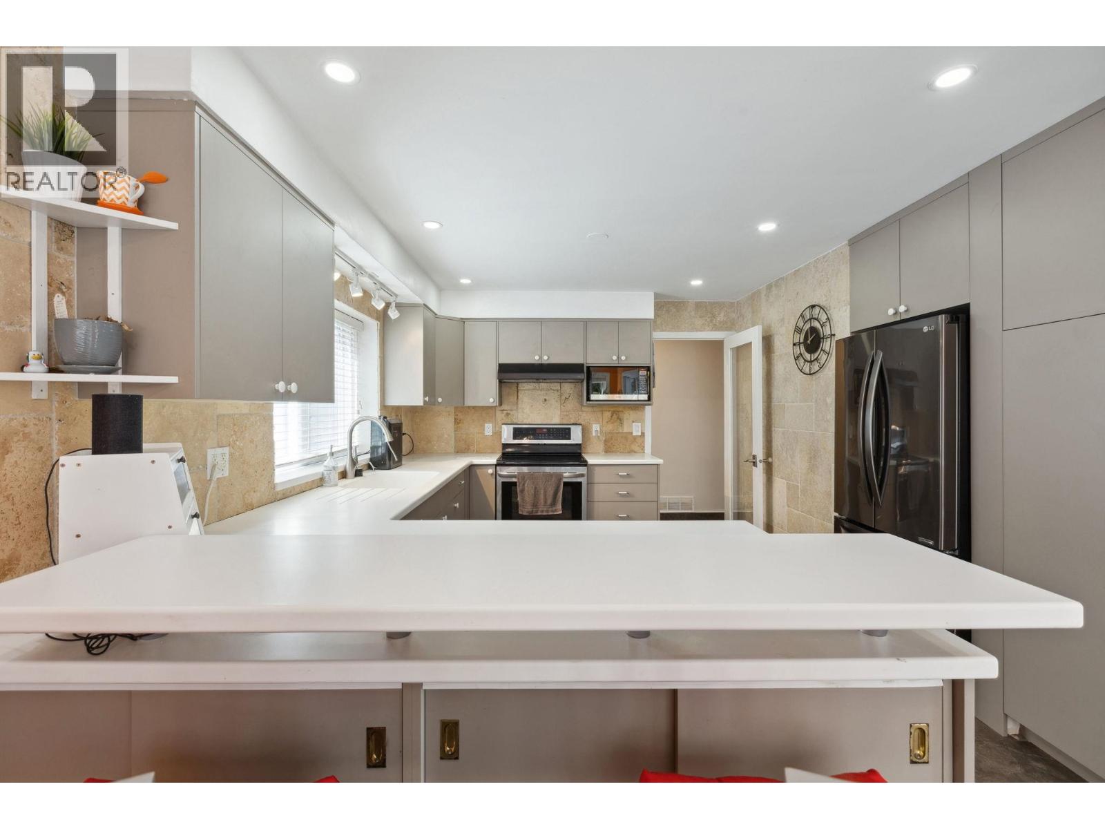 1501 OSTLER COURT, North Vancouver