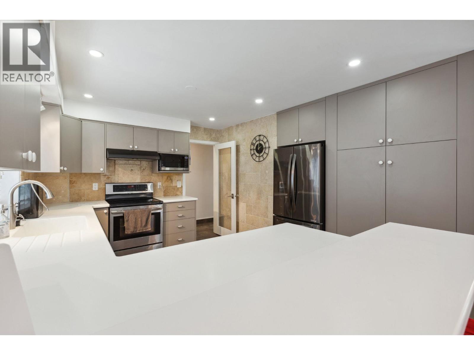 1501 OSTLER COURT, North Vancouver