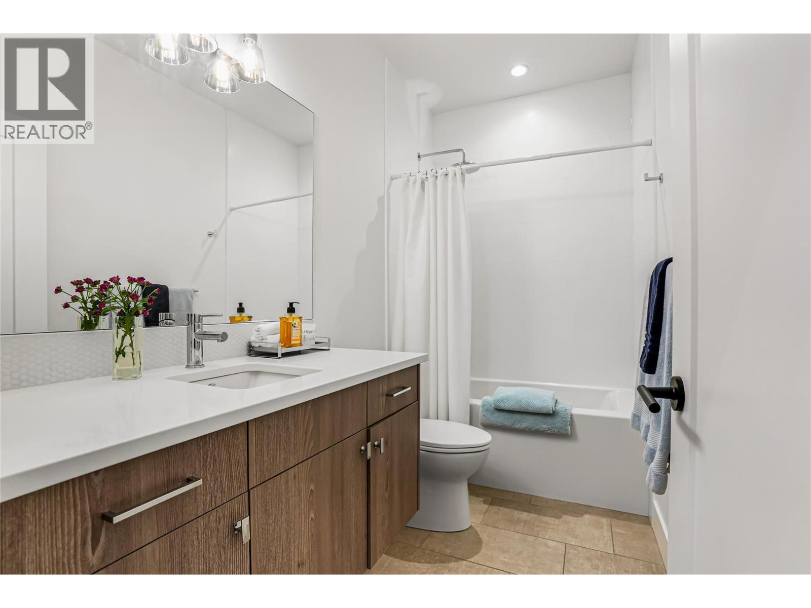  248 Diamond Way, Vernon