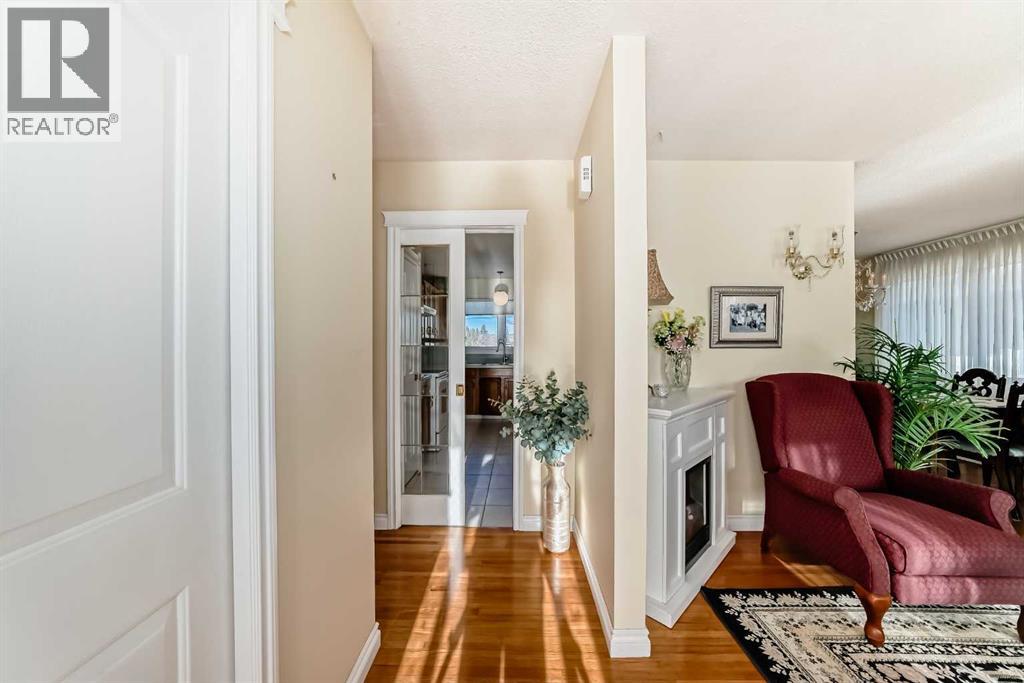 Single Family House Bungalow for Sale in   Avenue NW Varsity Calgary 