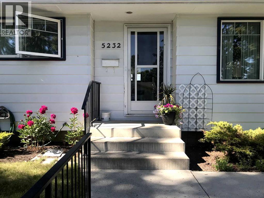 Single Family House Bungalow for Sale in   Avenue NW Varsity Calgary 