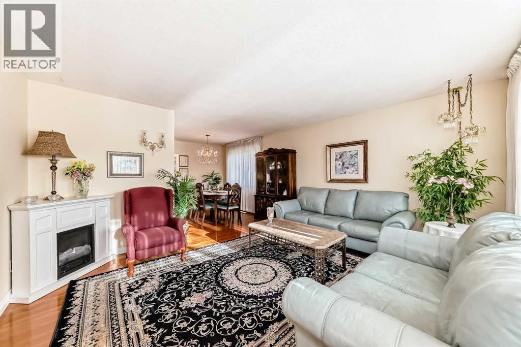 Single Family House Bungalow for Sale in   Avenue NW Varsity Calgary 