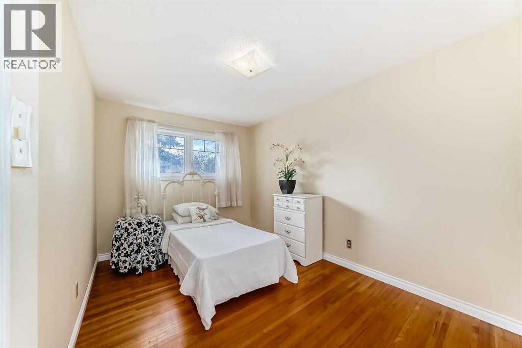 Single Family House Bungalow for Sale in   Avenue NW Varsity Calgary 