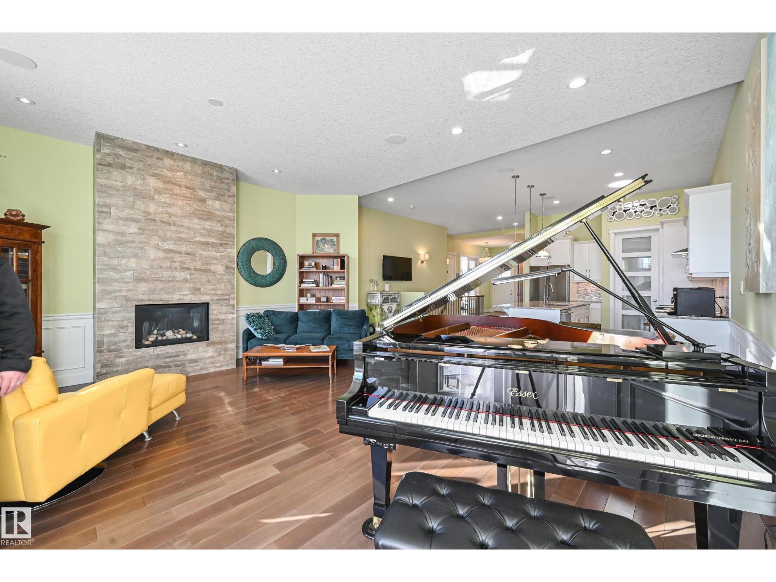 #1 7570 MAY CM NW, Edmonton