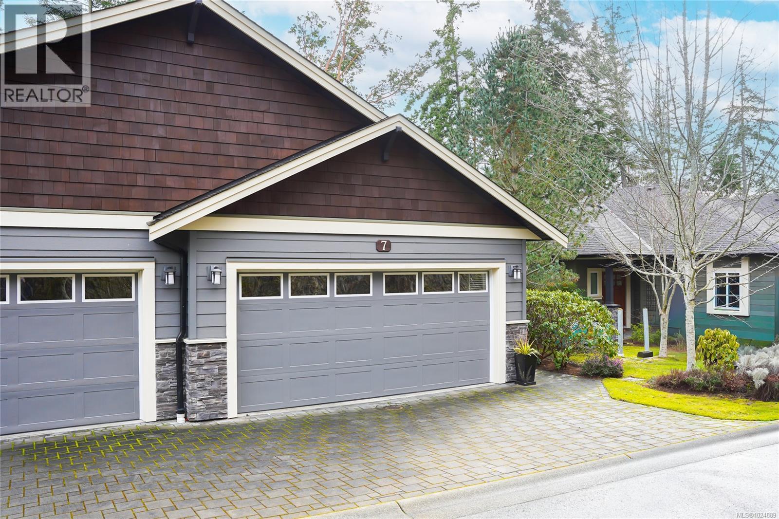 7 2319 Chilco Rd - Photo 2 of 32, View Royal, British Columbia