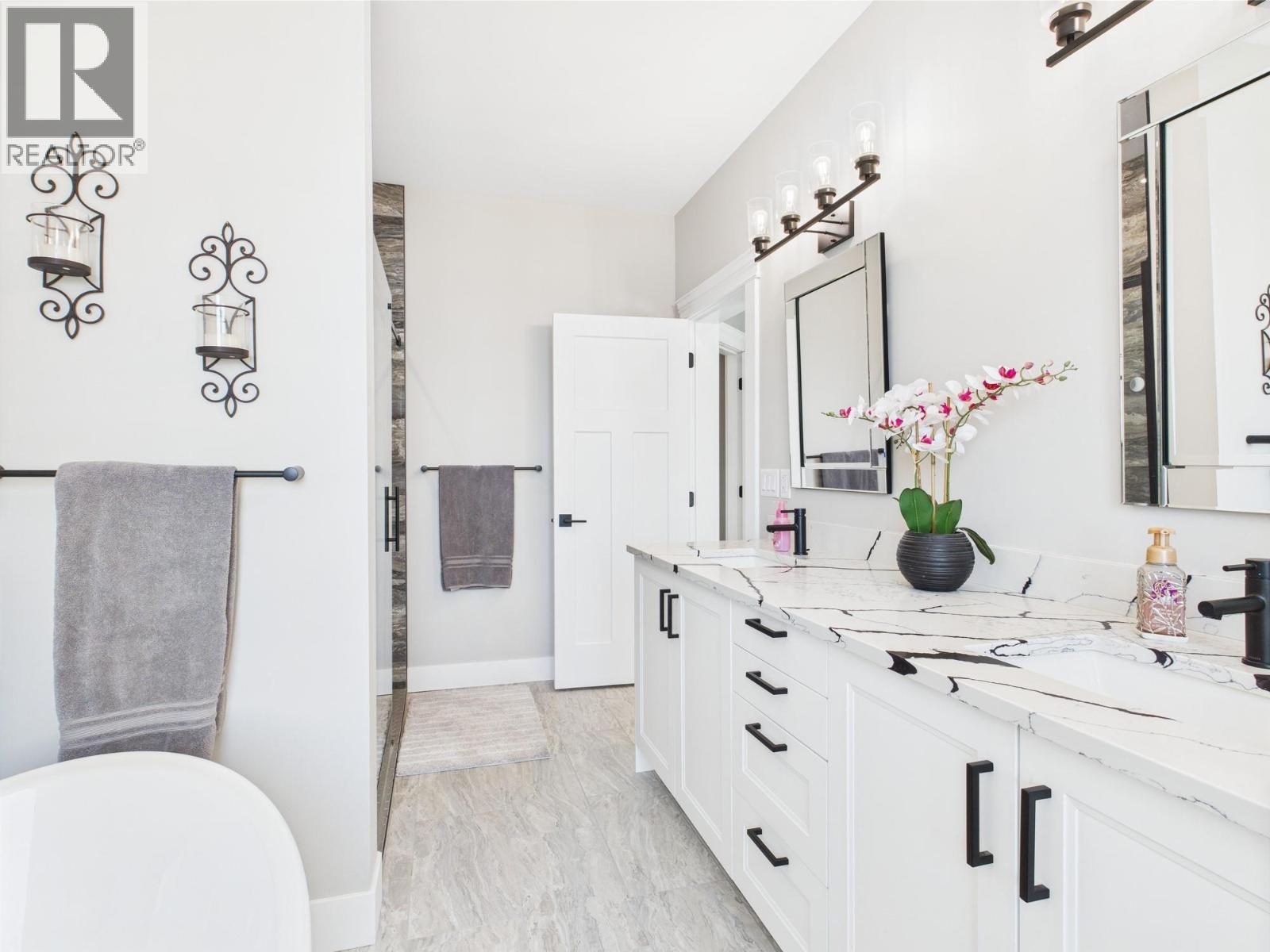 125 FALCON Place, Osoyoos