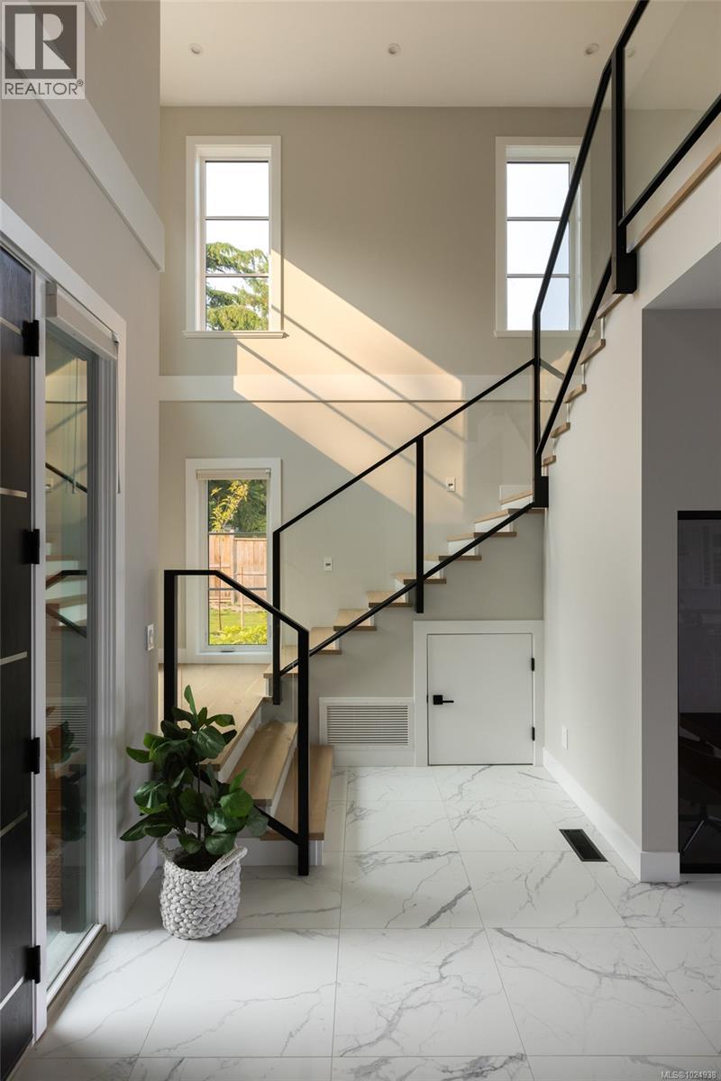  8213 Lochside Drive, Central Saanich