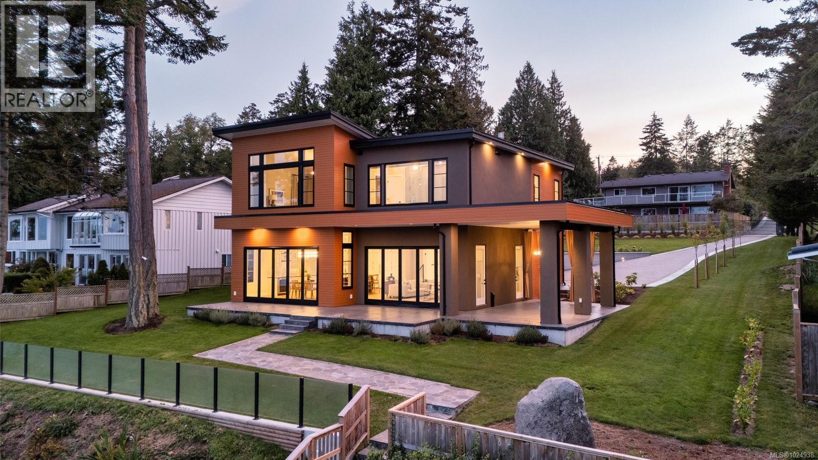  8213 Lochside Drive, Central Saanich