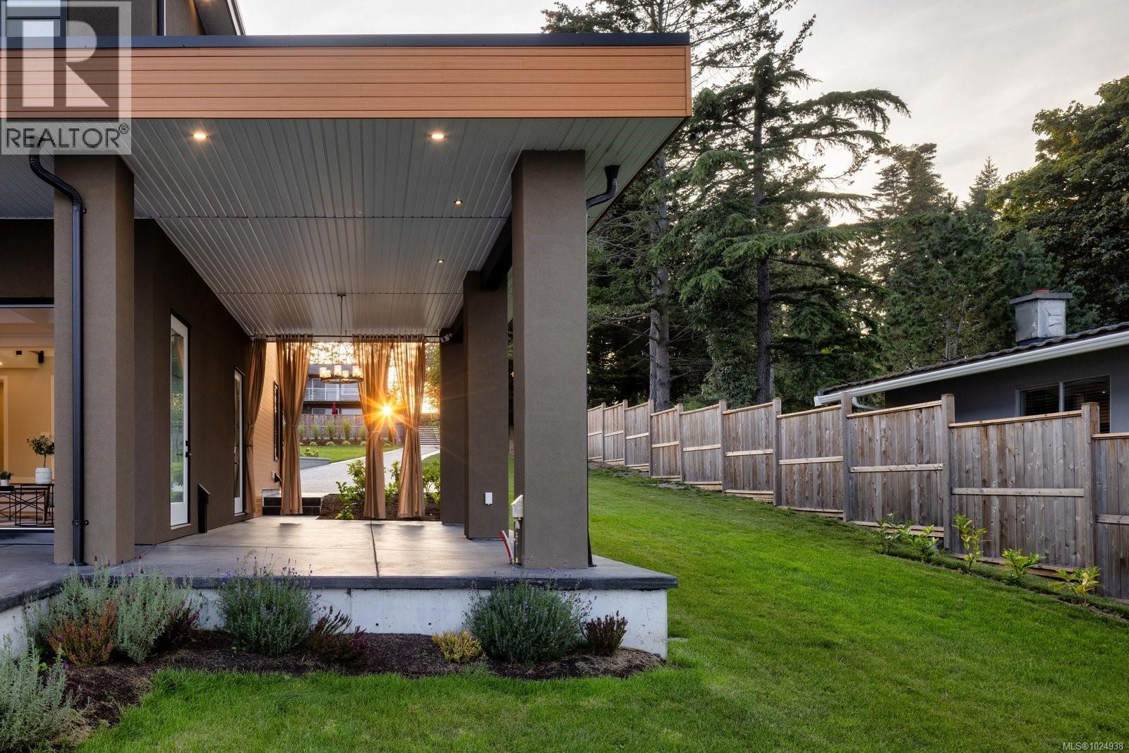  8213 Lochside Drive, Central Saanich