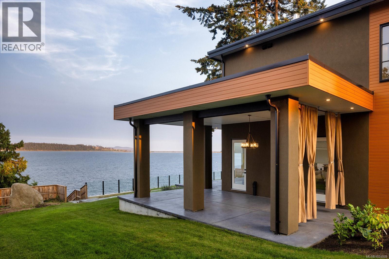  8213 Lochside Drive, Central Saanich