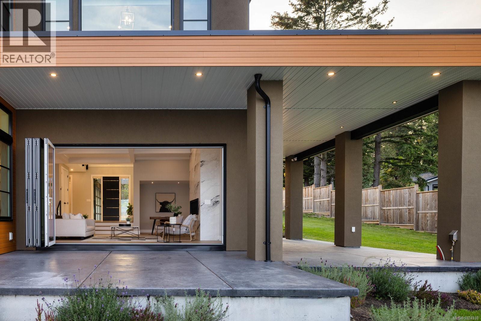  8213 Lochside Drive, Central Saanich