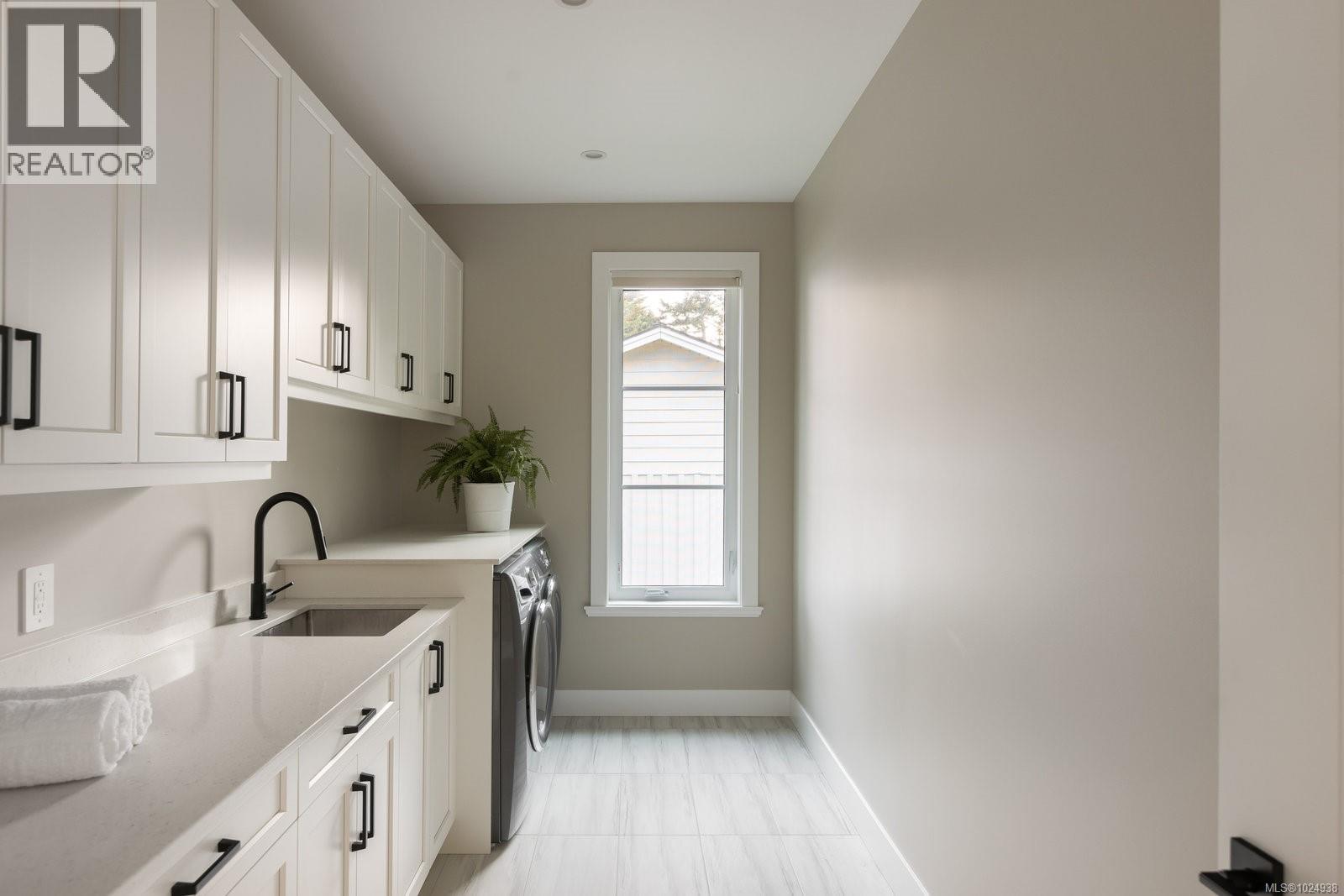  8213 Lochside Drive, Central Saanich