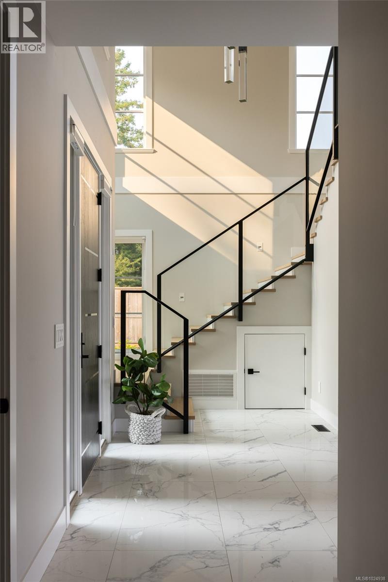  8213 Lochside Drive, Central Saanich